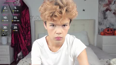 Snapshot of felix_rey chatting on 10-18-25, 09:32 Felix online show from 10-18-25, 09:32