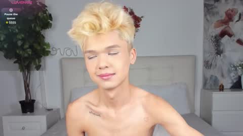 Snapshot of felix_rey chatting on 11-26-25, 08:10 Felix online show from 11-26-25, 08:10