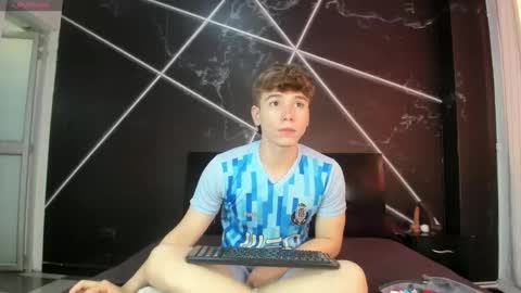 Femboy Max online show from 11-27-25, 11:56