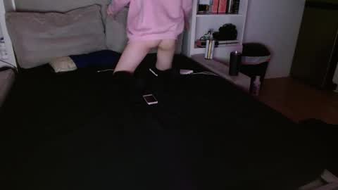 Snapshot of femboyflowers chatting on 09-15-25, 04:01 femboyflowers online show from 09-15-25, 04:01