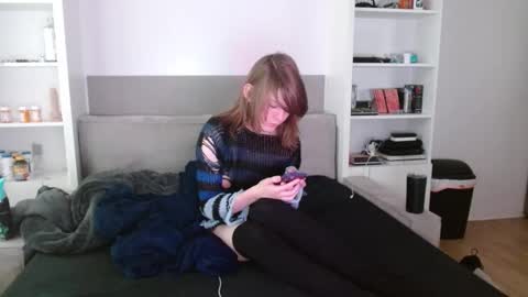 Snapshot of femboyflowers chatting on 11-24-25, 09:36 femboyflowers online show from 11-24-25, 09:36