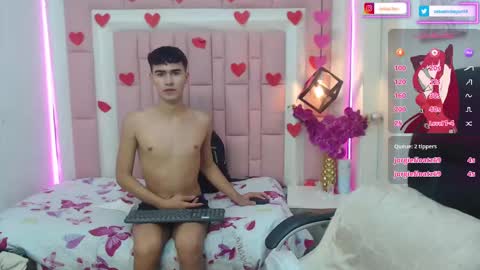 Snapshot of fenix19_ chatting on 03-07-25, 10:45 IM FENIX online show from 03-07-25, 10:45
