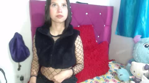 Snapshot of fenixxx1604 chatting on 10-18-25, 07:47 Fenixxx online show from 10-18-25, 07:47