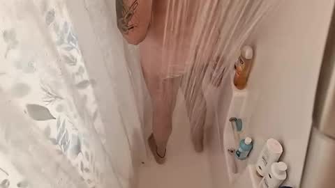 Snapshot of fenrir226453 chatting on 10-09-25, 11:52 fenrir226453 online show from 10-09-25, 11:52