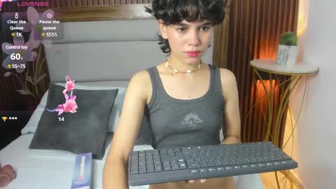 Snapshot of fernanda_indie chatting on 12-17-24, 09:05 F E R N A N D A online show from 12-17-24, 09:05