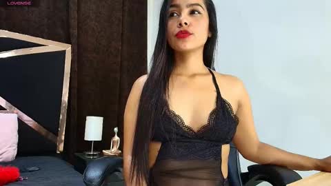Snapshot of fernandabrown_ chatting on 10-05-25, 10:18 Fernandabrown s online show from 10-05-25, 10:18