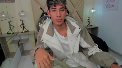 FER PHOENIX online show from 10-15-25, 04:01