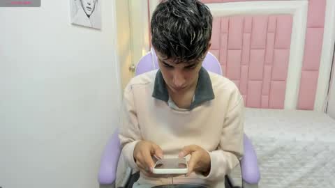 FER PHOENIX online show from 04-12-26, 03:00