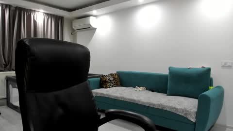 Snapshot of fetishcatalea chatting on 12-01-24, 08:31 Catalea DM online show from 12-01-24, 08:31