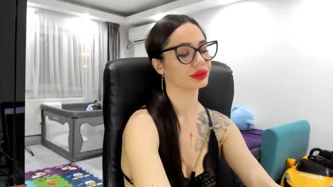 Snapshot of fetishcatalea chatting on 01-04-25, 07:02 Catalea DM online show from 01-04-25, 07:02