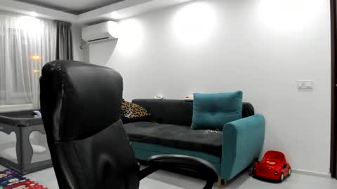 Snapshot of fetishcatalea chatting on 02-03-25, 08:03 Catalea DM online show from 02-03-25, 08:03