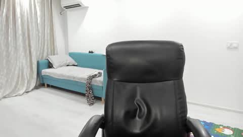 Snapshot of fetishcatalea chatting on 09-10-25, 07:14 Catalea DM online show from 09-10-25, 07:14