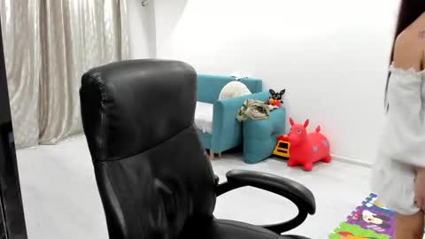 Snapshot of fetishcatalea chatting on 11-19-25, 08:09 Catalea DM online show from 11-19-25, 08:09