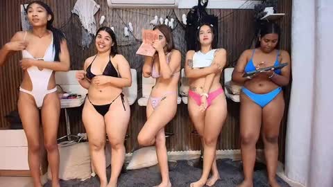 Snapshot of fetishcouples chatting on 10-28-25, 11:25 alice and samm online show from 10-28-25, 11:25