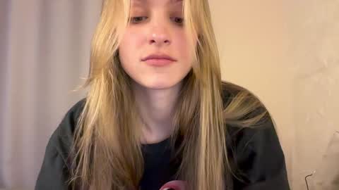 Snapshot of fflloowweerr chatting on 12-06-24, 08:59 Lisa online show from 12-06-24, 08:59