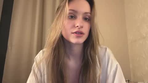 Snapshot of fflloowweerr chatting on 02-12-25, 12:12 Lisa online show from 02-12-25, 12:12