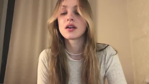 Snapshot of fflloowweerr chatting on 02-20-25, 12:57 Lisa online show from 02-20-25, 12:57