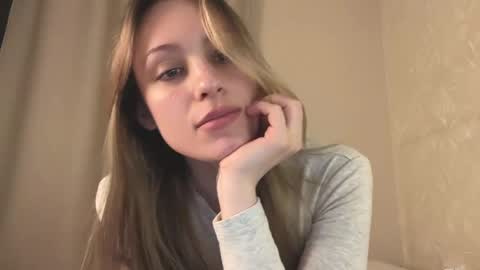 Snapshot of fflloowweerr chatting on 03-03-25, 12:37 Lisa online show from 03-03-25, 12:37