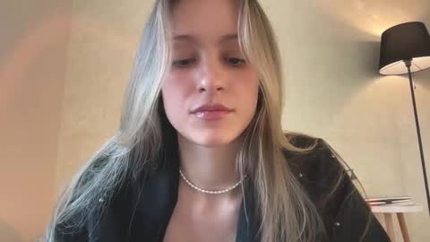 Snapshot of fflloowweerr chatting on 03-12-25, 10:37 Lisa online show from 03-12-25, 10:37