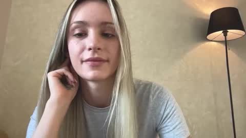 Snapshot of fflloowweerr chatting on 09-27-25, 05:01 Lisa online show from 09-27-25, 05:01