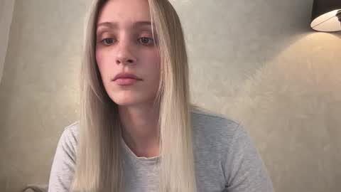 Snapshot of fflloowweerr chatting on 10-19-25, 09:21 Lisa online show from 10-19-25, 09:21