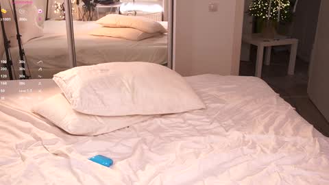 Snapshot of ffoxyflame chatting on 01-05-25, 03:53 -- stay in touch with me online show from 01-05-25, 03:53