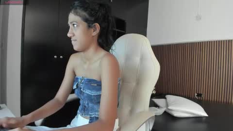 Snapshot of ffreyja_ chatting on 10-24-25, 04:25 Freyja online show from 10-24-25, 04:25