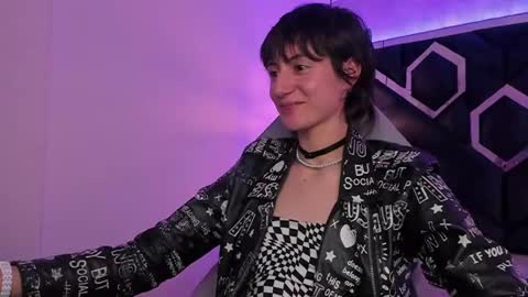   online show from 01-03-25, 12:33