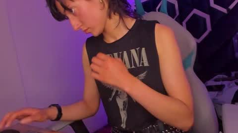   online show from 02-08-25, 06:12