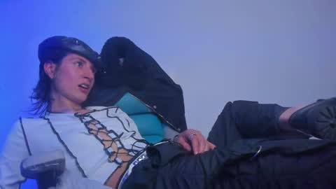   online show from 03-05-25, 06:12