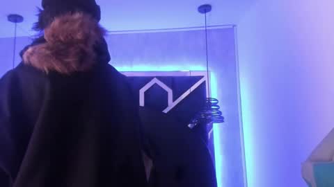   online show from 03-11-25, 06:19