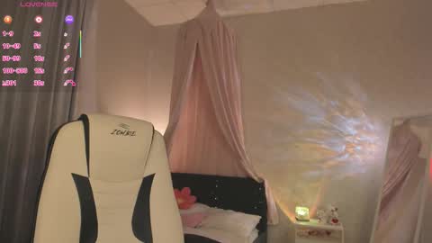 Snapshot of fieryfeline chatting on 11-20-25, 03:39 Filla online show from 11-20-25, 03:39