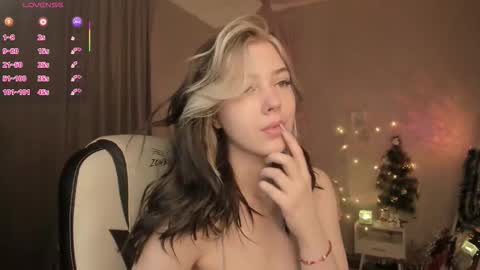 Snapshot of fieryfeline chatting on 12-15-25, 03:00 Filla online show from 12-15-25, 03:00