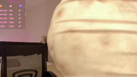 Snapshot of fieryfeline chatting on 05-17-26, 03:26 Filla online show from 05-17-26, 03:26