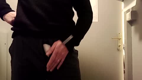 fifi010203 online show from 12-19-24, 05:51