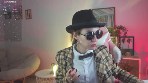 cap and Lana  online show from 12-04-24, 08:34