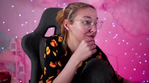 cap and Lana  online show from 03-08-25, 08:22