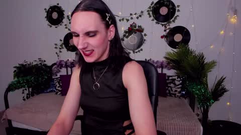 Honey Ill be waiting for you Tue Wed Thu Fri Sat Sun 10am-5pm online show from 01-01-25, 01:16