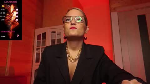 Lady online show from 11-26-25, 09:16