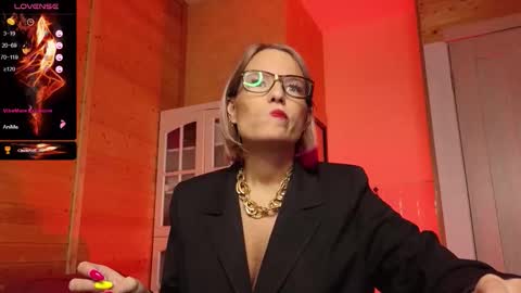 Lady online show from 12-17-25, 09:21