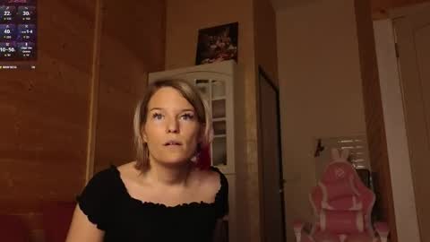 Snapshot of findom_lady_shine chatting on 06-11-26, 12:32 Lady online show from 06-11-26, 12:32
