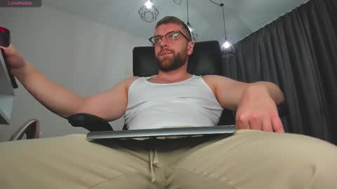 FindomGuyXXX online show from 11-18-25, 04:33