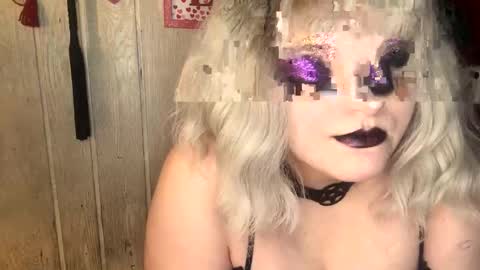 Snapshot of findommefoxi chatting on 02-06-25, 12:37 findommefoxi online show from 02-06-25, 12:37