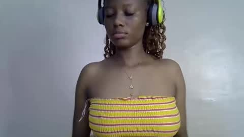 Snapshot of fine_slim chatting on 11-24-25, 01:22 slimmie online show from 11-24-25, 01:22