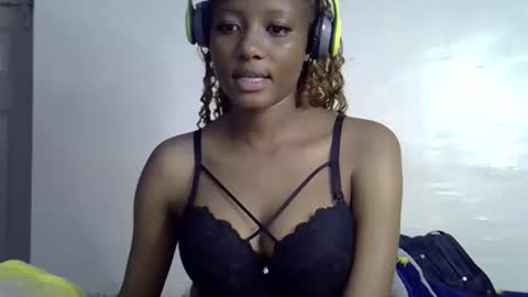 Snapshot of fine_slim chatting on 11-25-25, 09:42 slimmie online show from 11-25-25, 09:42