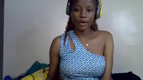 Snapshot of fine_slim chatting on 12-14-25, 01:49 slimmie online show from 12-14-25, 01:49