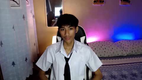 fineboii_rey18 online show from 09-22-25, 12:40