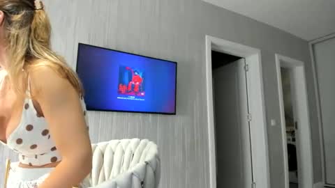 Snapshot of finestchantilly chatting on 10-16-25, 03:18 FinestChantilly online show from 10-16-25, 03:18