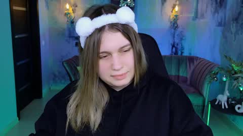 fiora online show from 01-04-25, 11:11