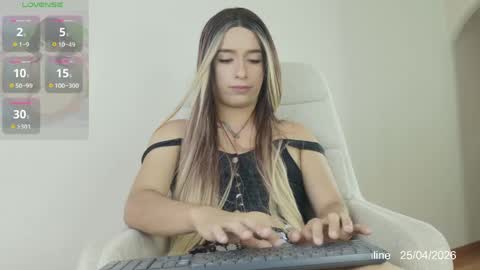 Snapshot of fiorella_sweetsucker chatting on 04-25-26, 05:10 FIORELLA online show from 04-25-26, 05:10